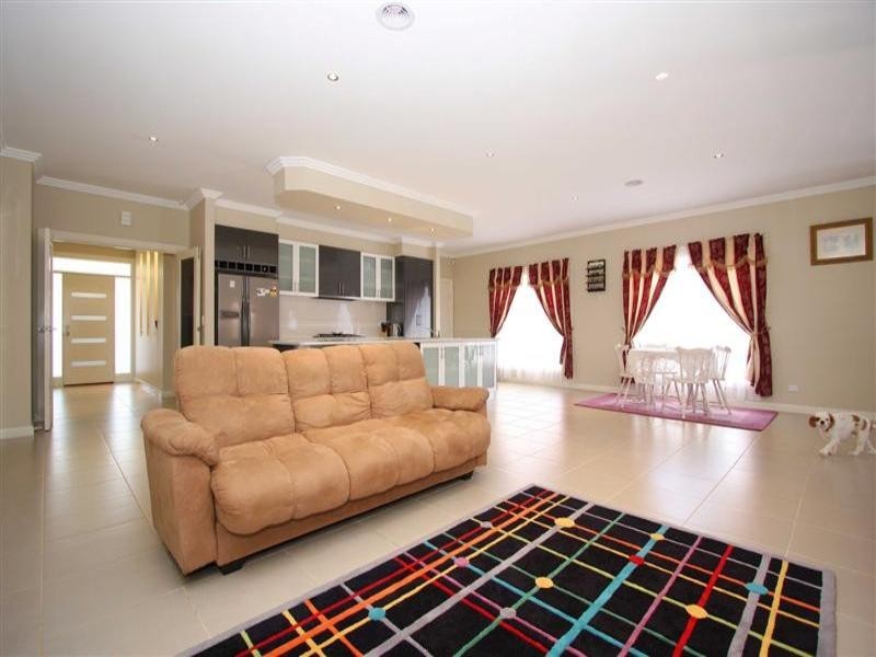 11 Como Avenue, Burnside Heights VIC 3023