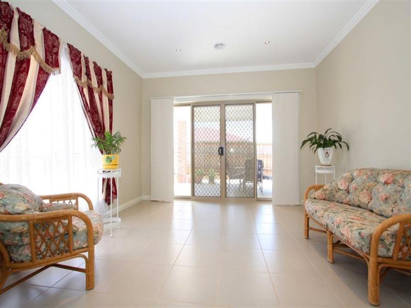 11 Como Avenue, Burnside Heights VIC 3023