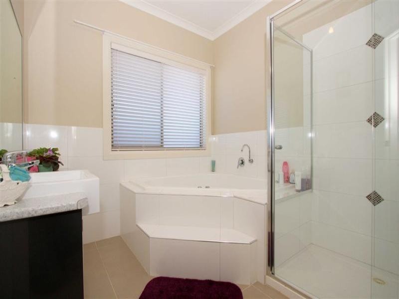 11 Como Avenue, Burnside Heights VIC 3023