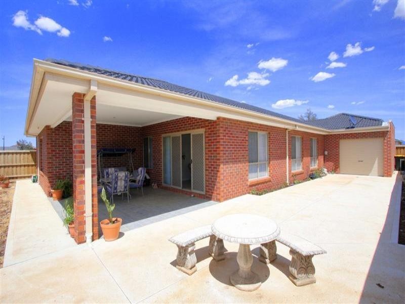 11 Como Avenue, Burnside Heights VIC 3023