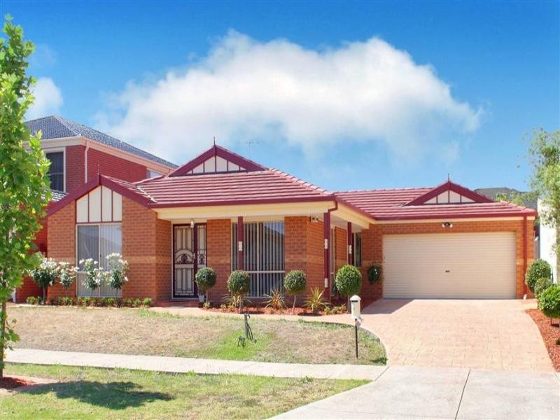 4 Cambridge Crescent, Taylors Lakes VIC 3038