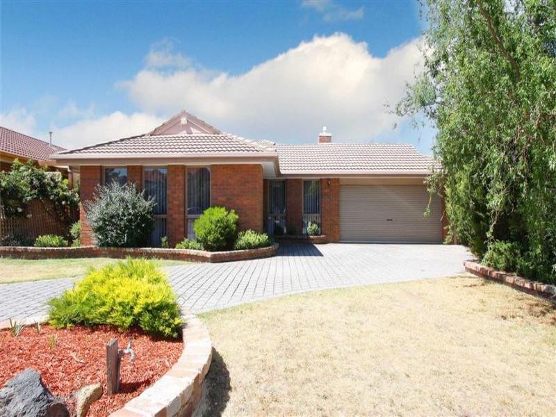 7 Cliffer Place, Taylors Lakes VIC 3038