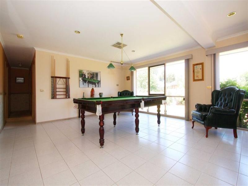 7 Cliffer Place, Taylors Lakes VIC 3038