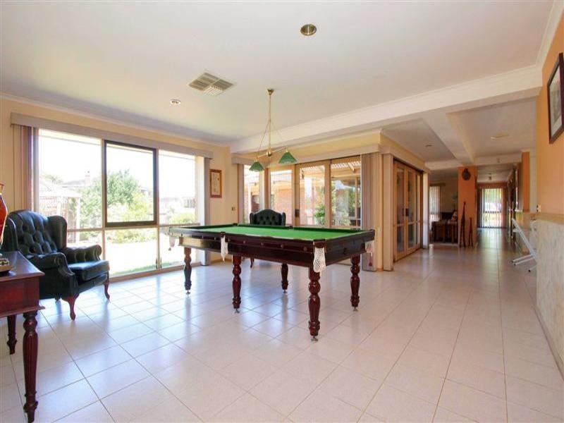 7 Cliffer Place, Taylors Lakes VIC 3038