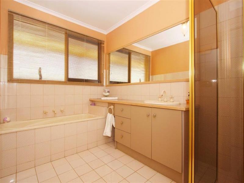 7 Cliffer Place, Taylors Lakes VIC 3038