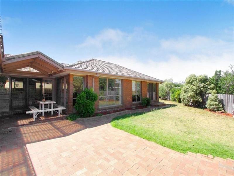 7 Cliffer Place, Taylors Lakes VIC 3038