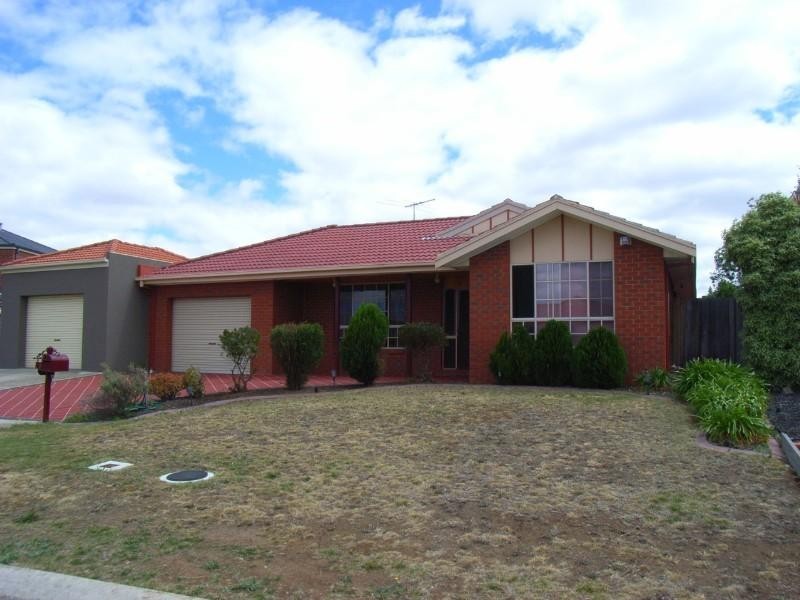 8 Streeton Court, Taylors Lakes VIC 3038