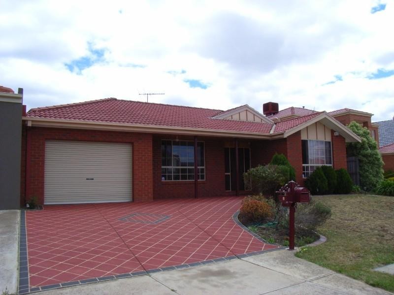 8 Streeton Court, Taylors Lakes VIC 3038