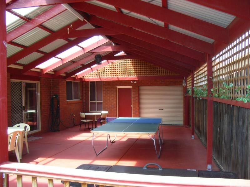 8 Streeton Court, Taylors Lakes VIC 3038