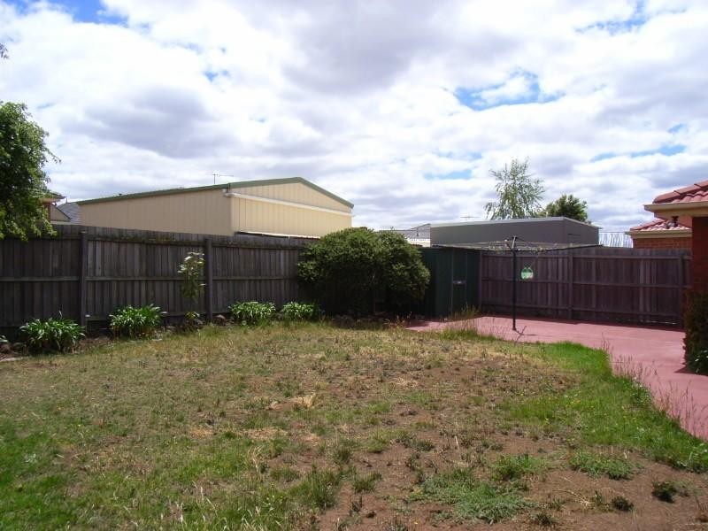 8 Streeton Court, Taylors Lakes VIC 3038