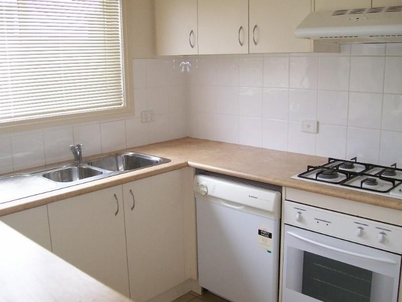 4/12 Pecks Road, Sydenham VIC 3037