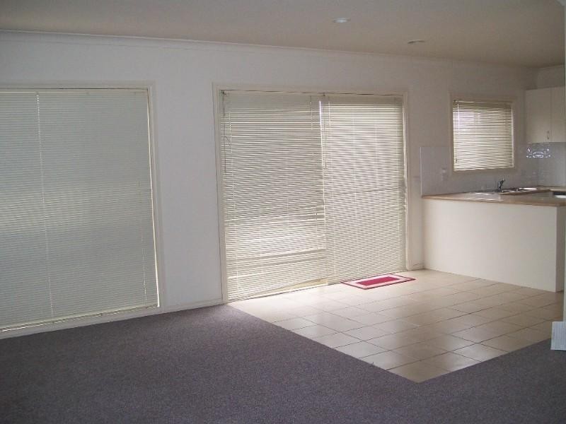 4/12 Pecks Road, Sydenham VIC 3037