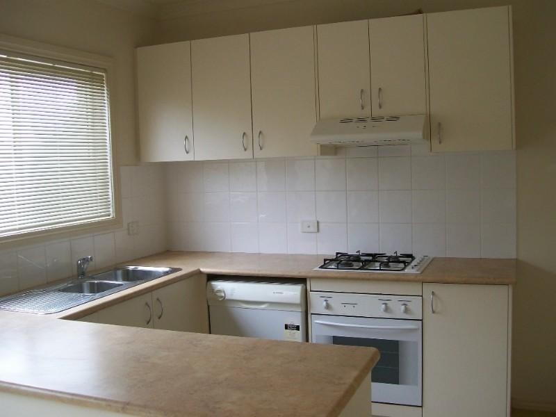 4/12 Pecks Road, Sydenham VIC 3037