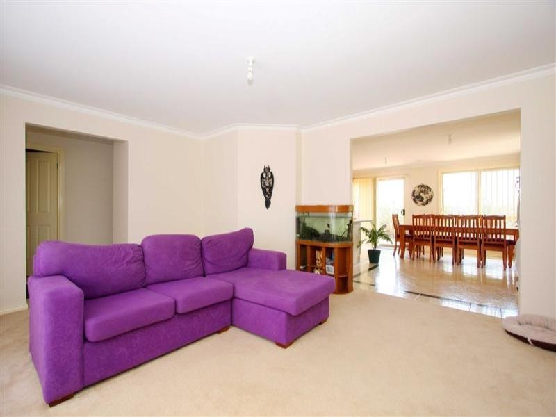 2/44 Allenby Road, Hillside VIC 3037