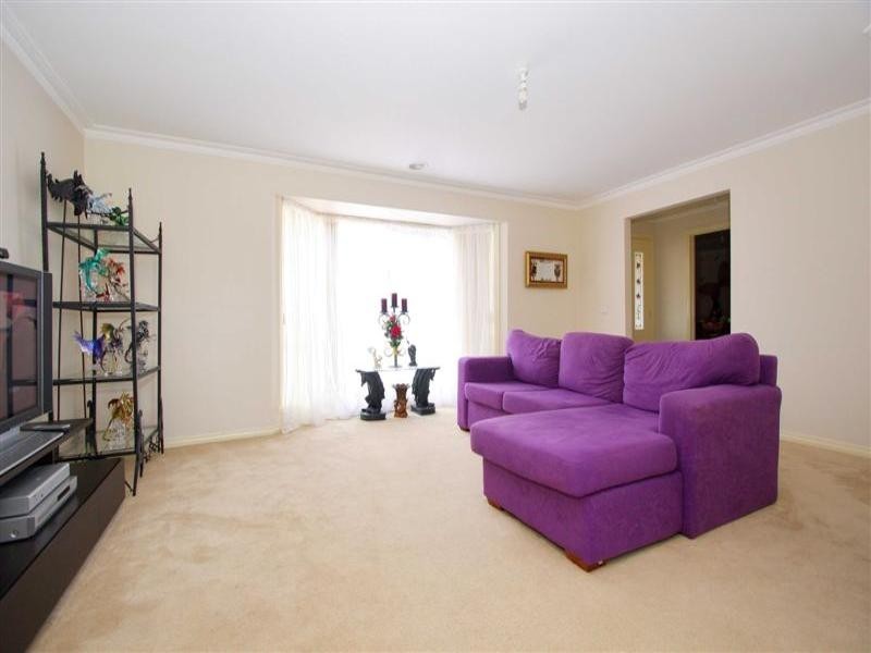 2/44 Allenby Road, Hillside VIC 3037