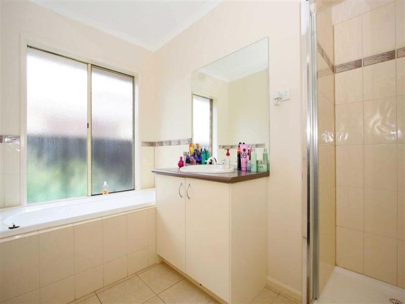 27 Heysen Park Way, Caroline Springs VIC 3023