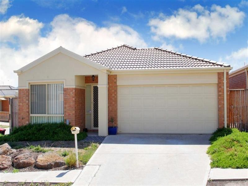 15 Tintern Loop, Hillside VIC 3037