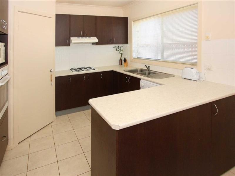 15 Tintern Loop, Hillside VIC 3037