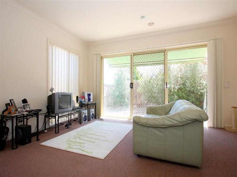 15 Tintern Loop, Hillside VIC 3037