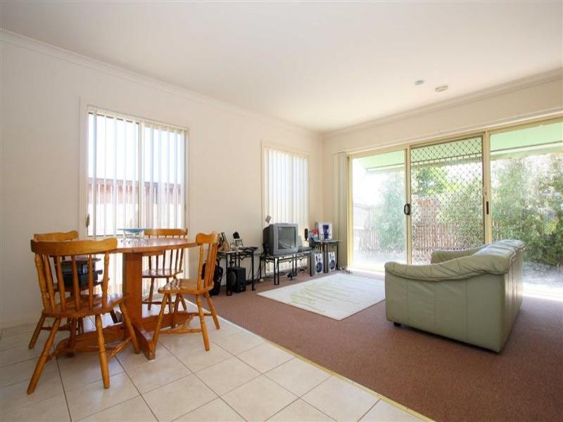 15 Tintern Loop, Hillside VIC 3037