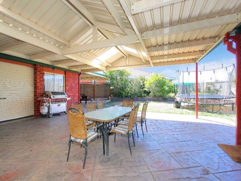 12 Albany Court, Taylors Lakes VIC 3038