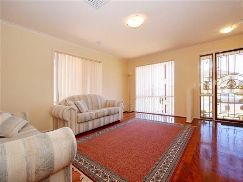 4 Cambridge Crescent, Taylors Lakes VIC 3038