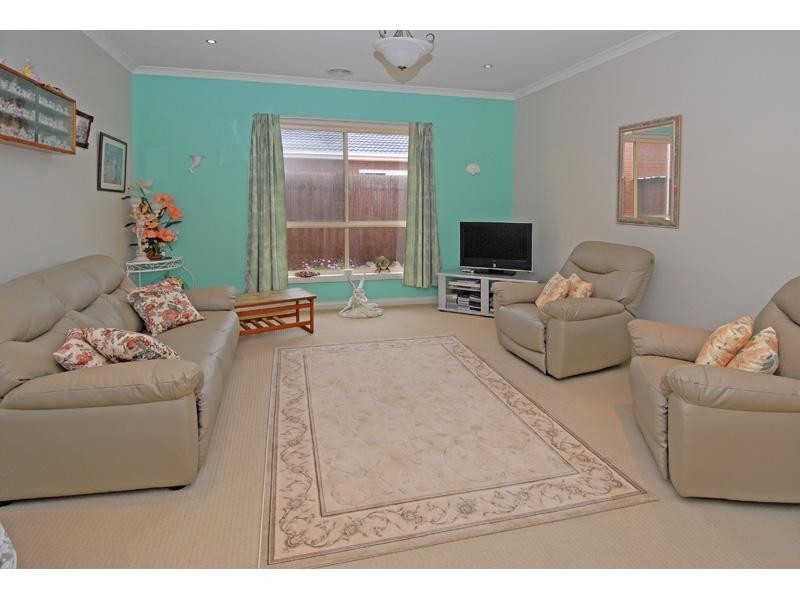 17 Menzies Drive, Burnside Heights VIC 3023