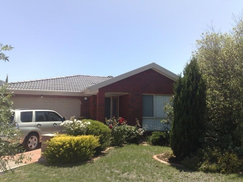 2 Currie Avenue, Delahey VIC 3037