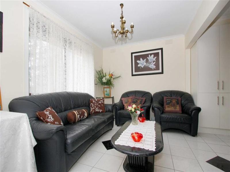 10 Livingston Street, Deer Park VIC 3023