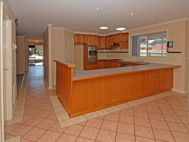 33 Golden Way, Hillside VIC 3037