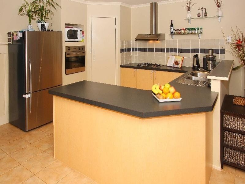 18 Herrington Turn, Caroline Springs VIC 3023