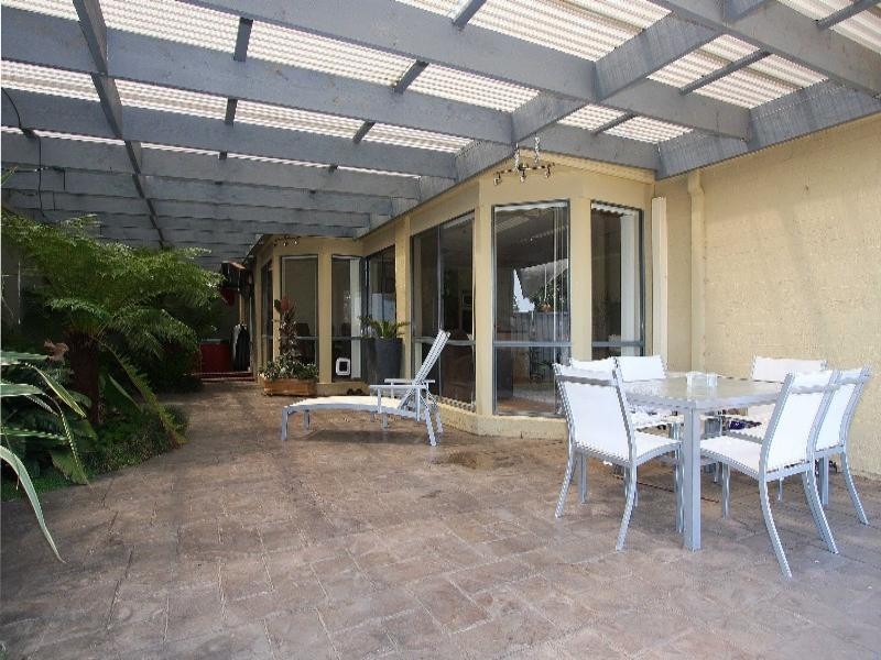 18 Herrington Turn, Caroline Springs VIC 3023