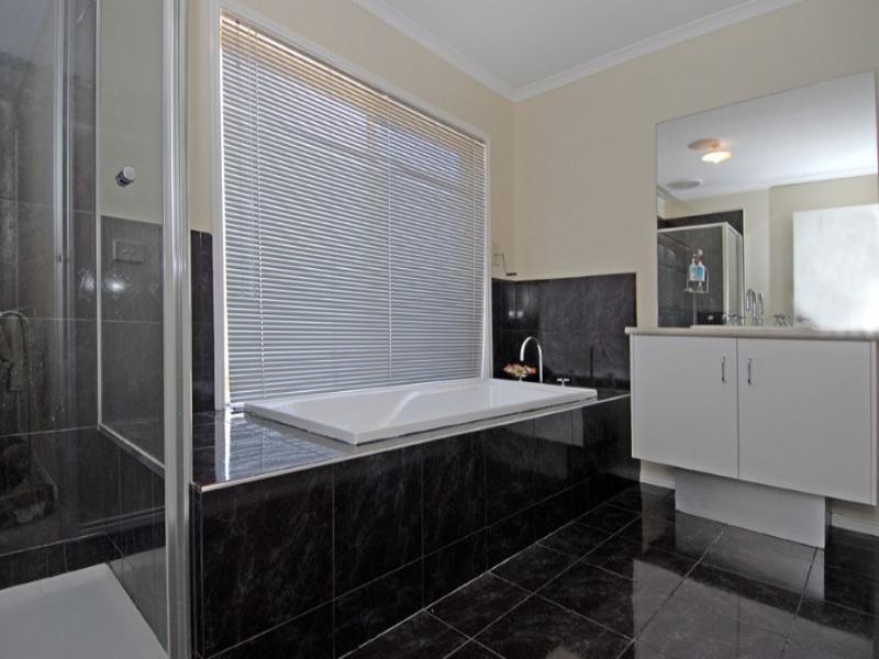 32 Barwon Street, Taylors Hill VIC 3037