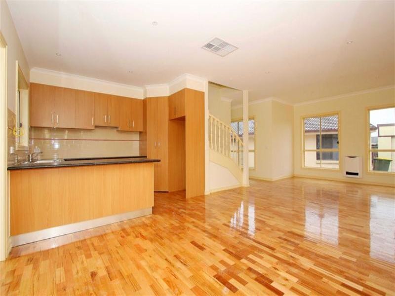 2/10 Tarrant Court, Keilor Downs VIC 3038