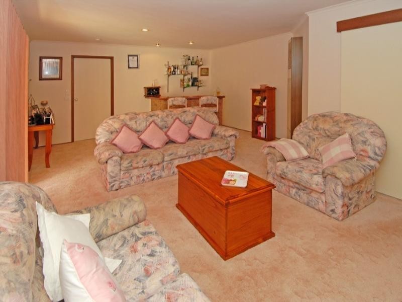 27 Kingsley Place, Delahey VIC 3037