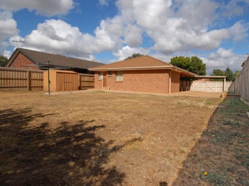 27 Kingsley Place, Delahey VIC 3037
