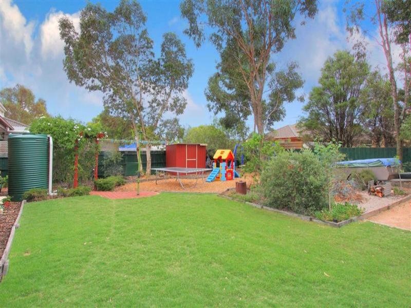 8 Toolim Walk, Sydenham VIC 3037