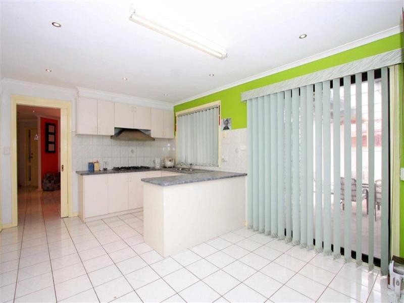 5 Mankina Circuit, Delahey VIC 3037