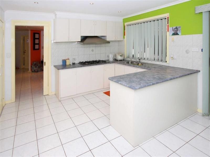 5 Mankina Circuit, Delahey VIC 3037