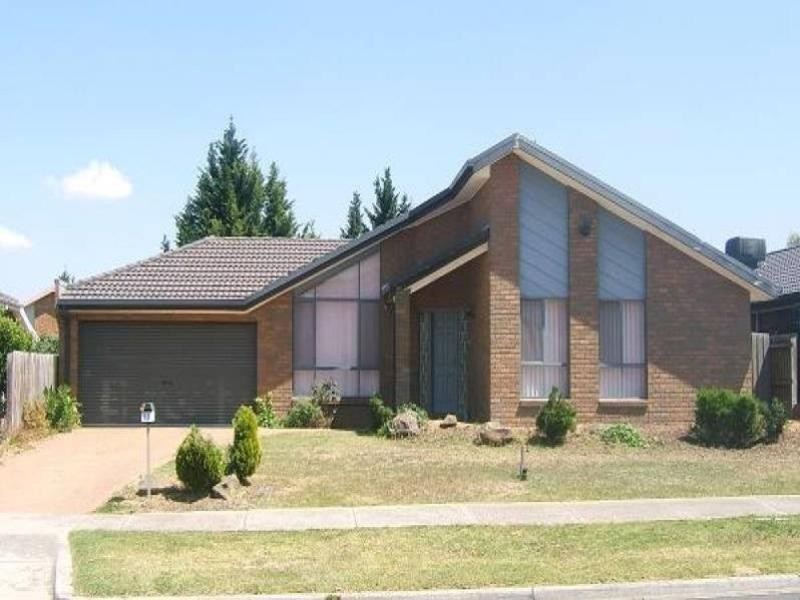 11 Sandpiper Drive, Taylors Lakes VIC 3038