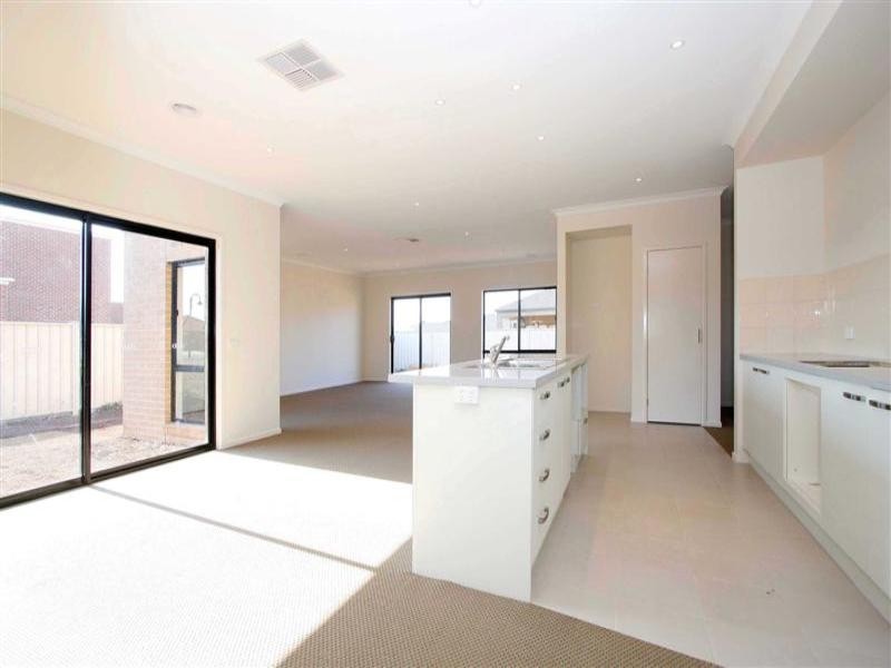 2 Eglington Court, Taylors Hill VIC 3037