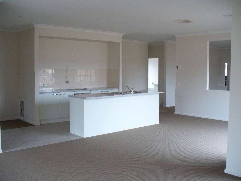 2 Eglington Court, Taylors Hill VIC 3037