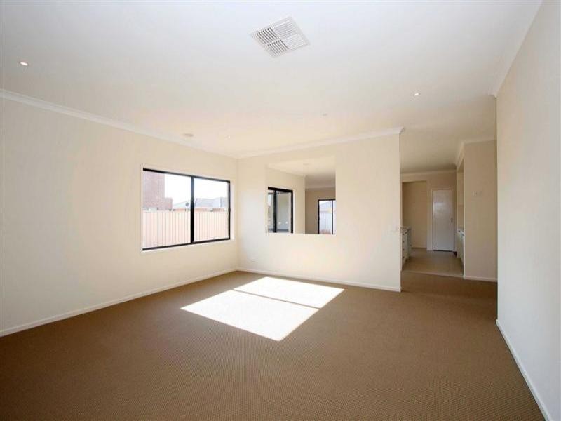 2 Eglington Court, Taylors Hill VIC 3037