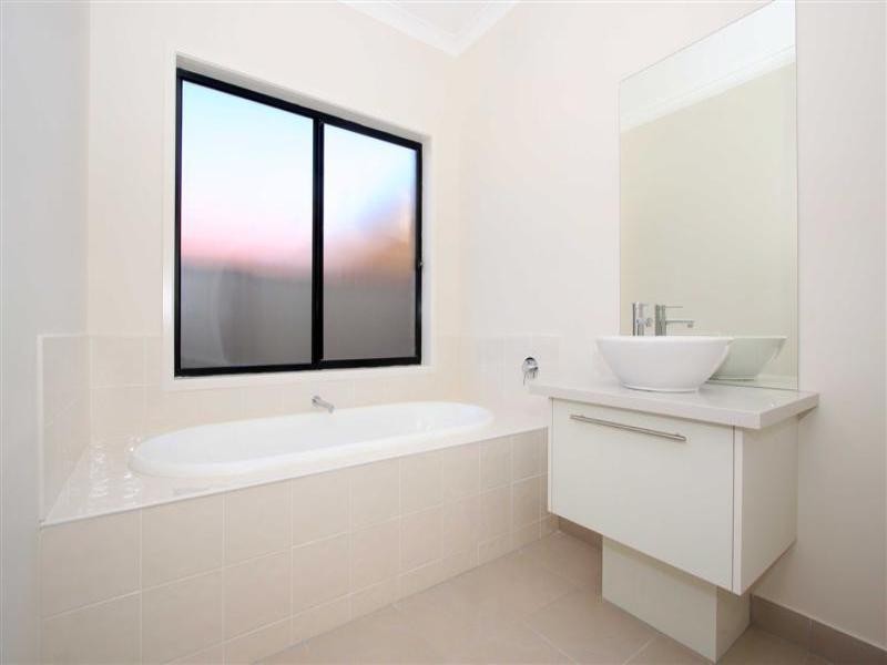 2 Eglington Court, Taylors Hill VIC 3037