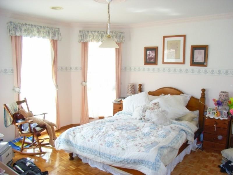 33 Perceval Close, Taylors Lakes VIC 3038