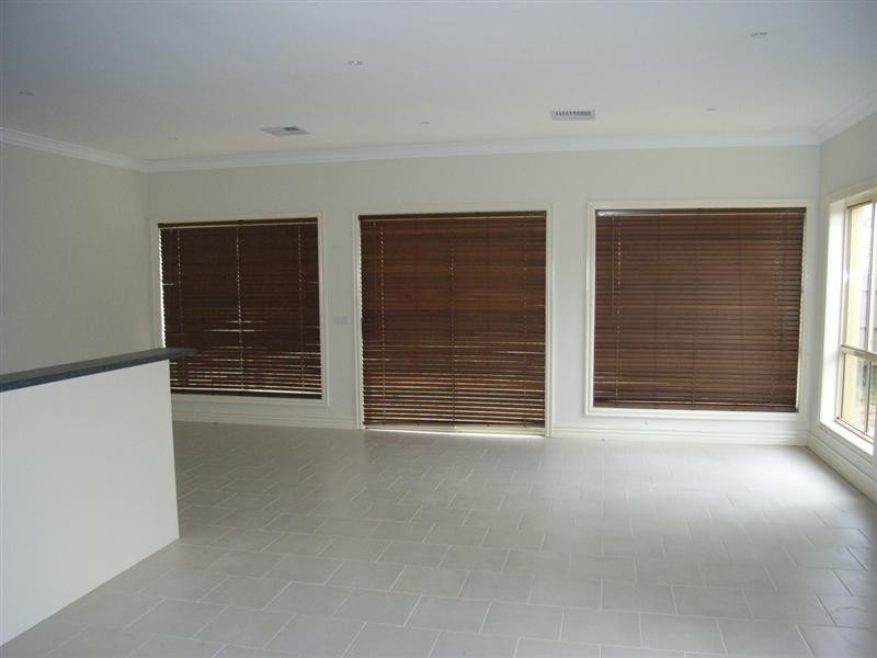 4/6 Lorraine Court, Hillside VIC 3037