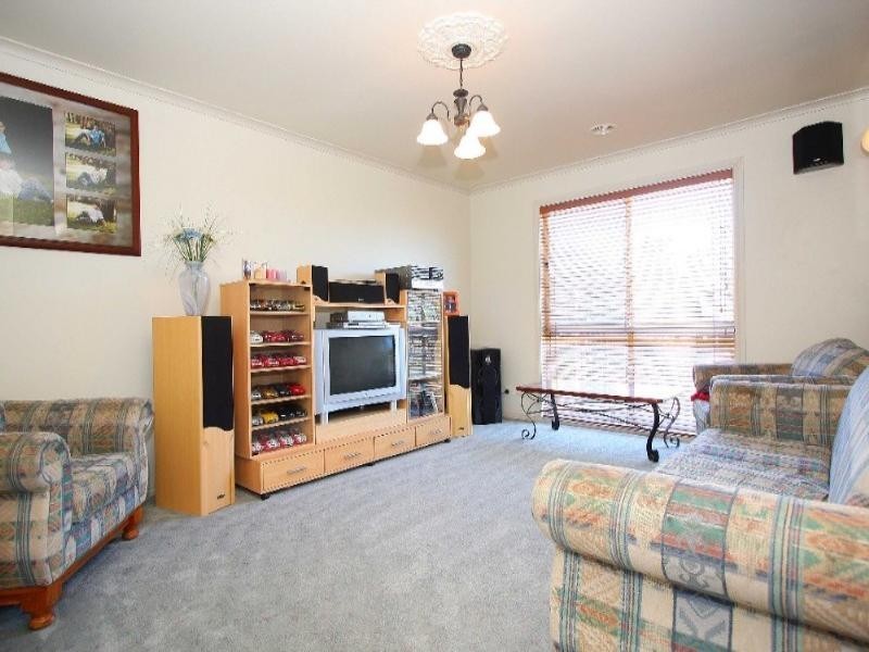 12 Albany Court, Taylors Lakes VIC 3038