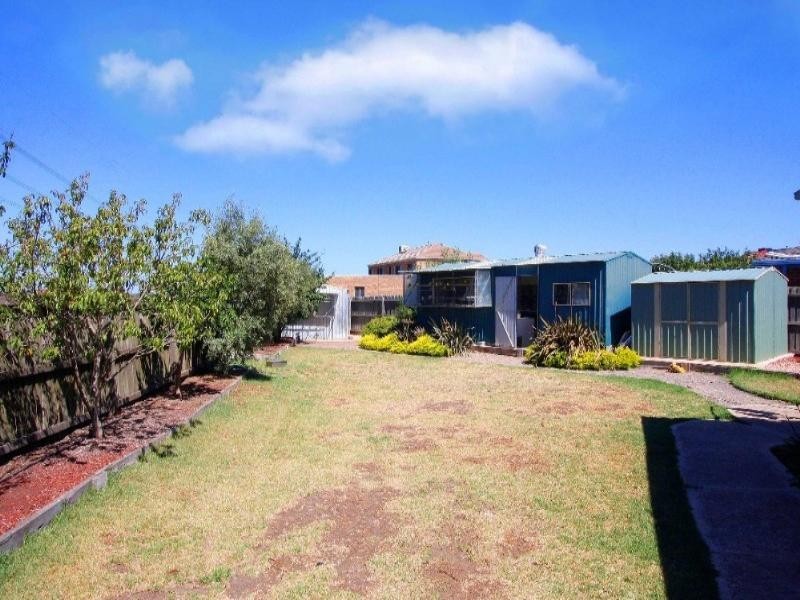 12 Albany Court, Taylors Lakes VIC 3038