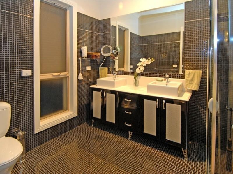 109 Robertsons Road, Taylors Lakes VIC 3038