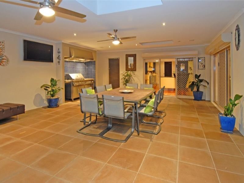 109 Robertsons Road, Taylors Lakes VIC 3038